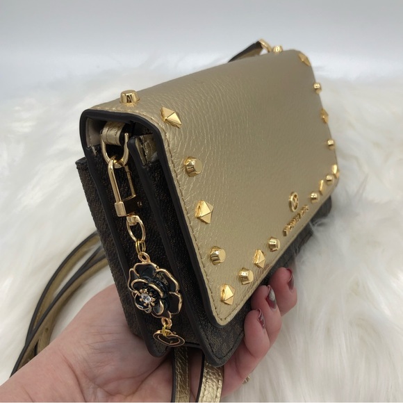 Meet your Posher, Claudia - Picture 6 of 16